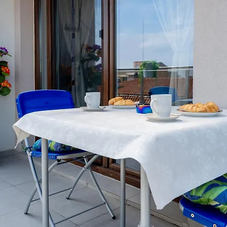 Lejlighed Charming With Parking - 5min To The Burgas City
