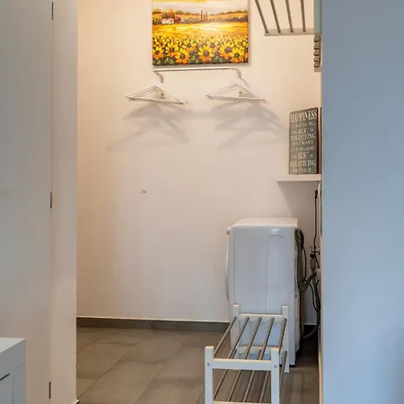 Апартаменти Charming With Parking - 5min To The *